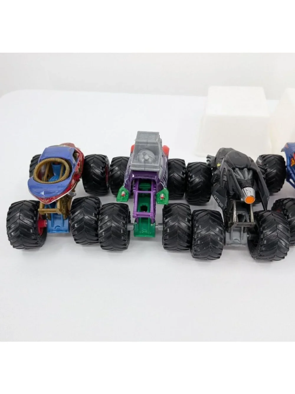 Monster Jam DC Comic Diecast 1:64 Lot of 5 Justice League Monster Trucks BKT